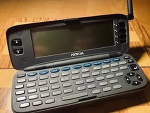 Ngày xưa ai mà dùng chiếc Nokia 9000 Communicator này thì "sang chảnh" kém gì iPhone 17 Pro Max bây giờ