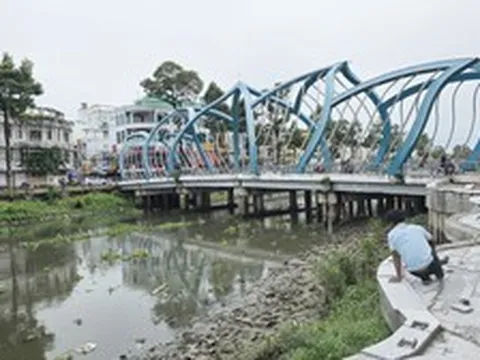Thách nhau bơi qua sông, một thanh niên ở Cần Thơ mất tích