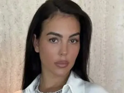 Vợ Ronaldo lên tiếng