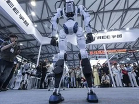 Robot Trung Quốc nhảy cao 2 mét, chạy nhanh hơn Usain Bolt