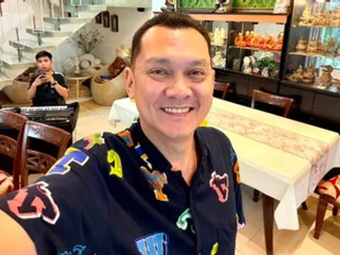NSƯT Hữu Châu đến thăm biệt thự triệu đô có thang máy của NSND Kim Cương