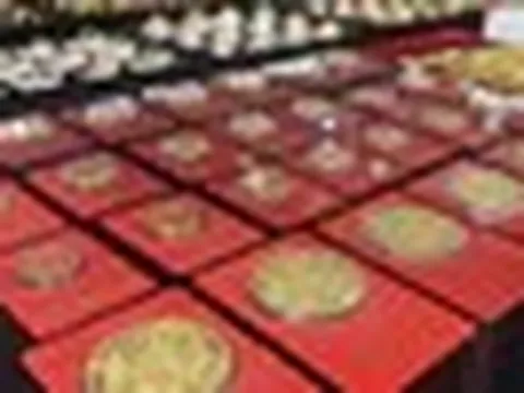Ngạc nhiên giá vàng