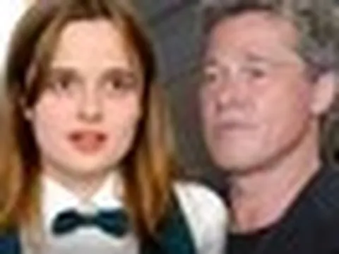 Đến lượt con gái út từ bỏ Brad Pitt