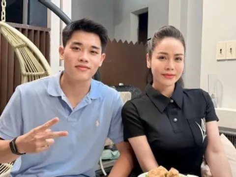 Mai Phương Thúy đăng ảnh gợi cảm, Nhật Kim Anh thân thiết cầu thủ Đình Bắc