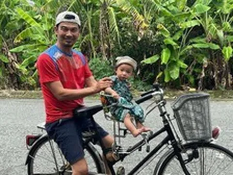 Nam nghệ sĩ đình đám bỏ TP.HCM, về quê ở cùng vợ kém 26 tuổi trong nhà cấp bốn 35m2 vẫn hạnh phúc
