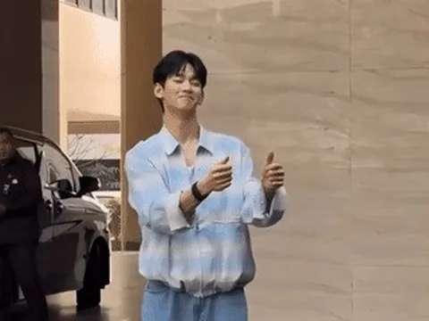 Diễn viên Kim Soo Hyun “Nữ hoàng nước mắt“ gày gò, hốc hác