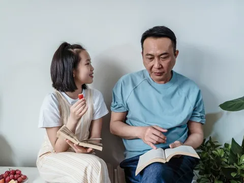 7 câu hỏi cần đặt ra khi đọc sách cùng con