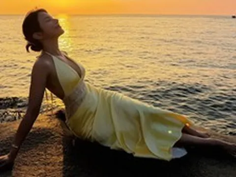 Phú bà yêu "hồng hài nhi" đẹp đôi nhất Việt Nam: Trầm mình ngoài biển suốt mùa hè, đổi lại visual "mặn chát"