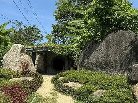 Nhà trong hang của ông Đặng Lê Nguyên Vũ