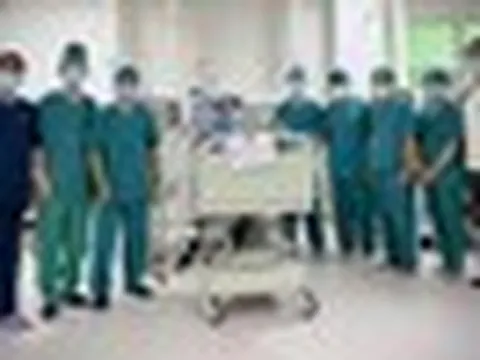 Bé 7 tháng tuổi nguy kịch vì xương lươn găm sâu hai bên phế quản