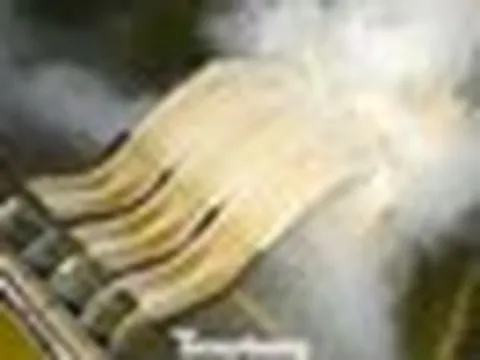 Thủy điện lớn nhất Bắc miền Trung xả lũ trước ảnh hưởng của bão số 4