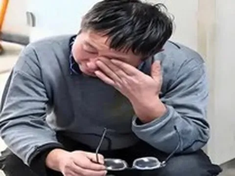 Lương tháng hơn 13 triệu nhưng công ty chuyển khoản 4 tỷ đồng và ghi rõ là thưởng, sau đó tài khoản bị phong tỏa, người đàn ông bị  kiện
