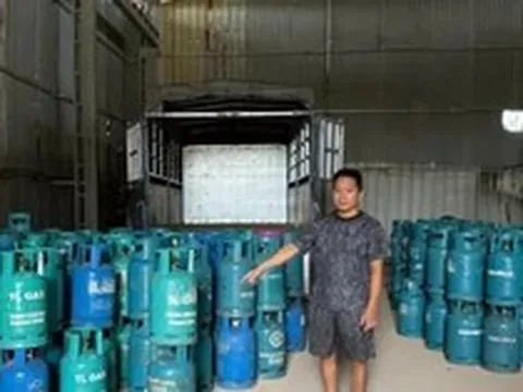 Phát hiện đường dây mua bán, san chiết gas giả ở Hà Nội