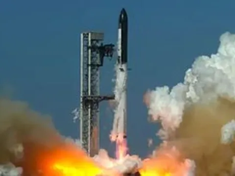 Tỷ phú Elon Musk ‘chơi lớn’, rót 100 tỷ USD xây siêu cảng vũ trụ chưa từng có