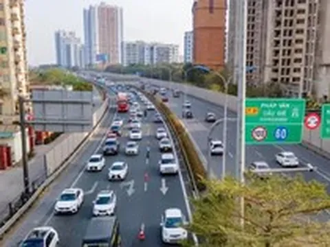 Xử phạt lỗi không giữ khoảng cách trên cao tốc: Đi cách bao nhiêu mét thì đúng luật?