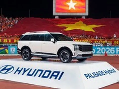 Chiếc xe cùng với Lê Công Vinh rước cúp vô địch ASEAN Cup 2026 vào sân Mỹ Đình