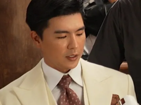 Steven Nguyễn "đổi màu" với vai diễn khôn khéo, lanh lợi và đầy toan tính
