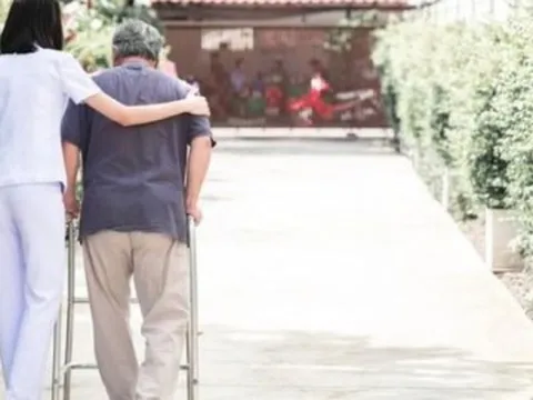 Ở viện dưỡng lão 1 năm, tôi mới thấm: Điểm tựa tuổi già không phải là con cái