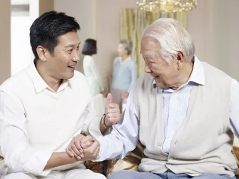 Tuổi già bệnh tật ập đến tôi mới thấy: Nghỉ hưu an nhàn nhất là được sống cùng con rể đến cuối đời!