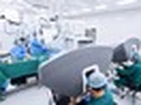 Bệnh viện đầu tiên tại Việt Nam sở hữu 2 "siêu robot" Mỹ, vừa làm điều chưa từng có khi mổ ung thư