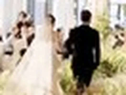 Nữ ca sĩ bị chồng doanh nhân “đá” sau nửa năm cưới: Hết sạch tiền, giấu bố lén mang vàng đi bán để sống qua ngày