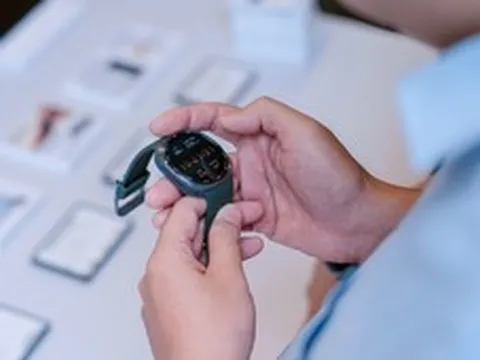 Sau cuộc đua cảm biến, smartwatch đang bước vào cuộc đua dự đoán sức khỏe bằng AI