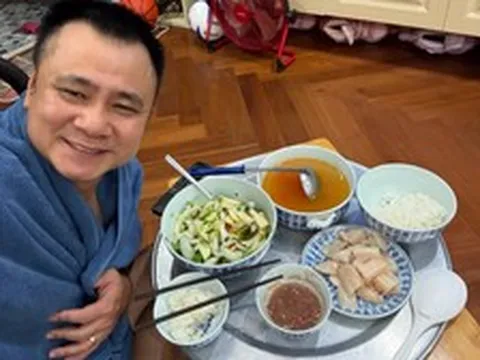 Cơm nhà Đại tá Tự Long