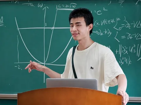 Sách bài tập của thần đồng Vi Thần gây sốt