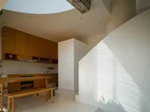 Nhà cuối hẻm gây ấn tượng với cầu thang xoắn