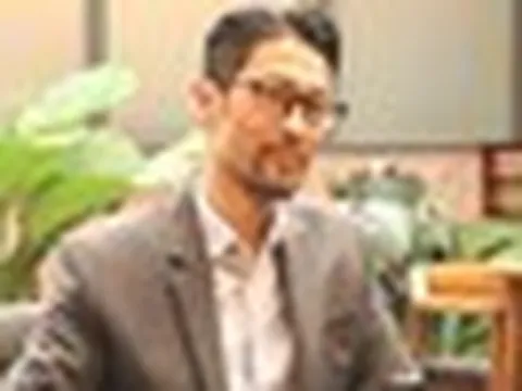 Johnny Trí Nguyễn: 'Ràng buộc trong tình yêu dễ biến ta thành cai ngục của nhau'