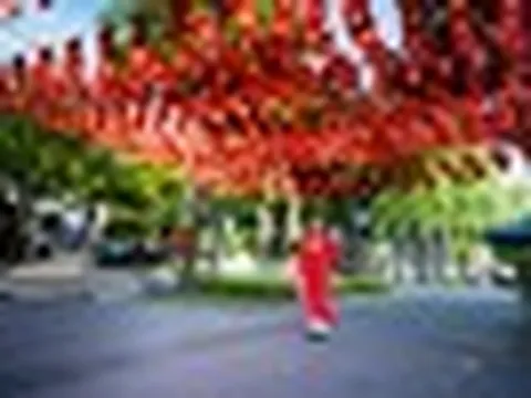Đi dưới cờ hoa khắp phố những ngày nghỉ lễ Quốc khánh 2/9