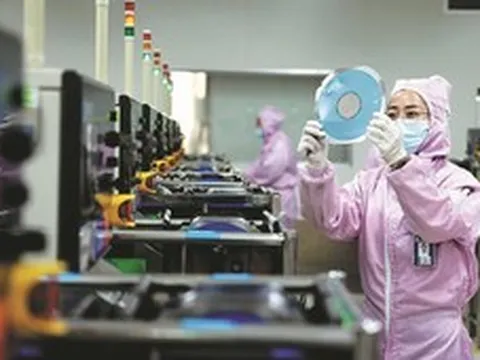 Tung hô là vậy nhưng trình độ sản xuất chip của Trung Quốc vẫn "mắc kẹt ở năm 2004", bám đuổi ASML trong tuyệt vọng