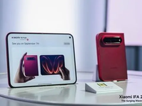 Xiaomi cũng ra mắt mẫu điện thoại gập mang tên 18 Fold, cộng đồng mạng so sánh với iPhone gập của Apple