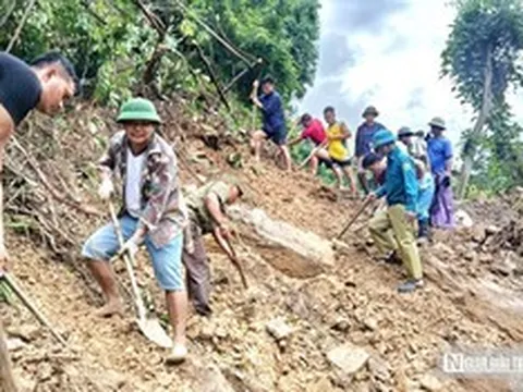 Chạy đua với thời gian mở đường sạt lở, đưa học sinh kịp đến trường ngày khai giảng