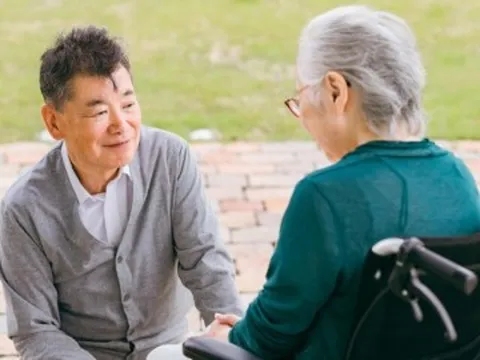 Càng già tôi mới càng thấm: Cha mẹ sống thọ chưa chắc đã là phúc nếu con cái đều kiệt sức