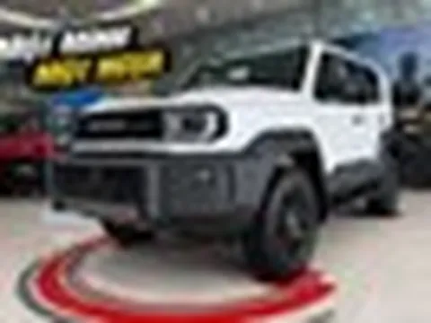 Toyota sụt giảm doanh số tại Việt Nam, riêng tân binh Land Cruiser FJ ngược dòng ngoạn mục dù đại lý gắn mác 'kèm lạc'