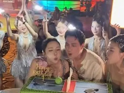 Tình hình của Việt Anh - Quỳnh Nga
