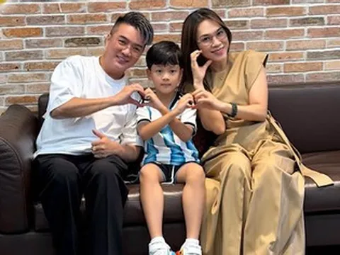 Con trai Đàm Vĩnh Hưng thần tượng Mỹ Tâm, vợ chồng Hồ Quỳnh Hương quấn quýt
