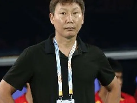 Mức lương hiện tại của HLV Kim Sang-sik