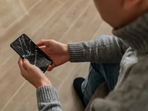 Điện thoại hỏng đến mức nào thì không còn đáng sửa, mua máy mới sẽ hợp lý hơn?