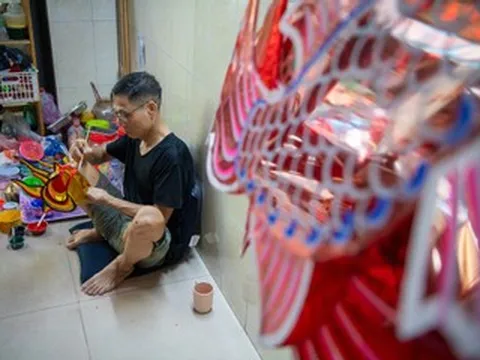 Xóm lồng đèn hơn nửa thế kỷ tại TPHCM: Từ trăm nhà đỏ lửa đến 2 hộ bám nghề