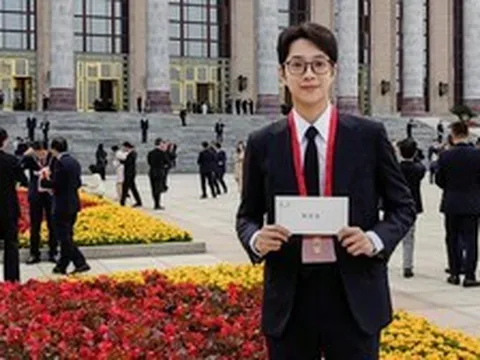 Chàng trai sinh năm 2k1 "sống 4 cuộc đời": 16 tuổi nổi tiếng cả nước, bỏ hát làm công chức là đại biểu giới văn hóa