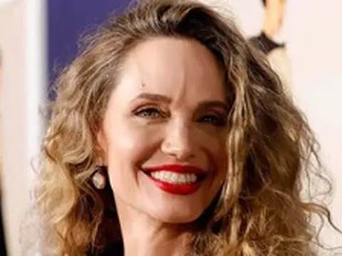 Angelina Jolie bị chỉ trích