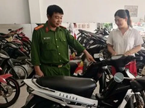 Công an kiểm tra loạt các quán karaoke, tiệm cầm đồ...