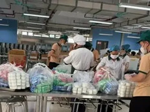 Vụ học sinh ăn trưa muộn, thiếu suất ở Hà Nội: Hiệu trưởng giải trình về chế độ phát ngôn