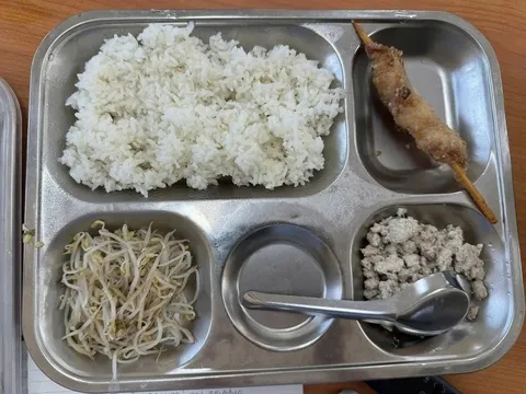 Hà Nội yêu cầu làm rõ suất bán trú 40.000 đồng bị chê lèo tèo