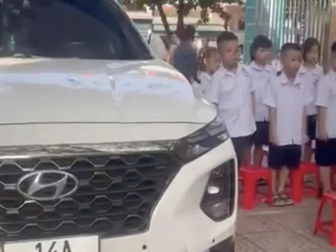 Phó hiệu trưởng nhận trách nhiệm vụ đỗ ôtô cạnh nơi học sinh chào cờ
