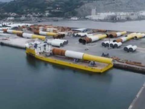 Phát hiện nhiều khối trụ thép dài 105m, nặng 2.300 tấn được vận chuyển bằng xe chuyên biệt, thực hiện một nhiệm vụ quan trọng dưới đáy biển