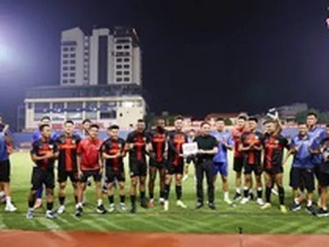Một cổ động viên thưởng nóng 1 tỷ đồng cho CLB Ninh Bình