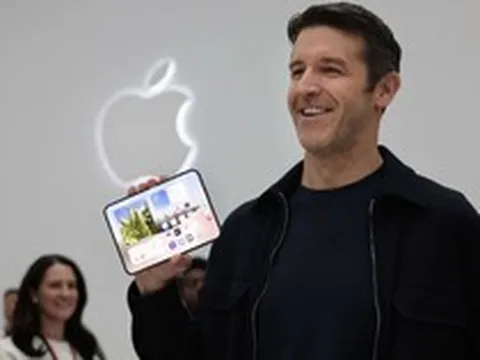 Apple thẳng thừng tố đối thủ sao chép iPhone Duo: “Có quá nhiều sự trùng hợp”